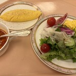 グランドプリンスホテル新高輪国際館パミール - 料理写真:ミネストローネ  プレーンオムレツ  サラダ