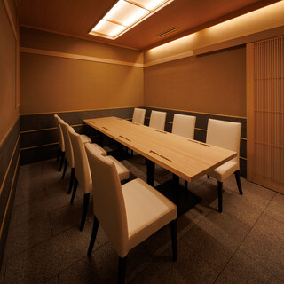 日本文化の粋を散りばめた、居心地のいい個室。