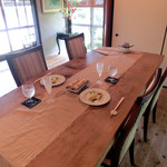 レストラン土手 - ＜7月＞食事はこちらのテーブルで