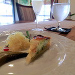 レストラン土手 - ＜7月＞ズッキーニのキッシュ、ジンジャードリンク