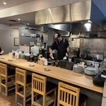 刻刻刻刻坐 - カウンター席からはライブキッチンが楽しめます