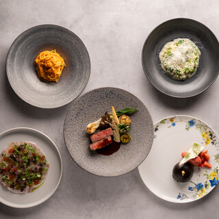 厳選食材を使用した贅沢コースやアラカルトメニュー