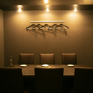 プライベートな空間で絶品肉を味わう。団体様もご利用可能