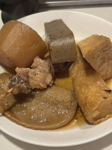 おでん☆ひよこ おでんを持つひよこのイラスト | ゆるくてかわいい無料イラスト