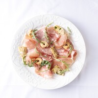 ヨーロッパ産熟成生ハムとサラミの  盛り合わせ