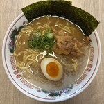 #虎鉄の恩返し - 鶏ガラ豚骨醤油ラーメン(890円、真上から)