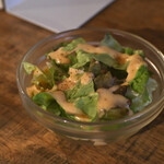 ヨゴロウ - 【チキン(ホウレン草)@税込1,300円＋半熟玉子@税込100円】サラダ