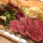 黒毛和牛一頭買い肉バル デルソーレ - クリと言われる部位。火入れ抜群