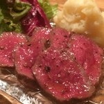 黒毛和牛一頭買い肉バル デルソーレ - 噛み締める毎にあふれる赤肉の旨みが◎