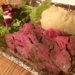 黒毛和牛一頭買い肉バル デルソーレ - とろける～フランク！