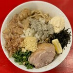 ラーメン鷹の目 - ニボニボまぜそば 500g ニンニク・アブラ・ガリマヨ・煮干し粉・レモン・追い飯