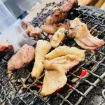 炭や - 七輪で焼くミックスホルモン