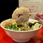ラーメン鷹の目 - ニボニボまぜそば 500g ニンニク・アブラ・ガリマヨ・煮干し粉・レモン・追い飯