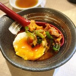 モツの朝立ち - モツ煮、卵と合わさって美味し〜い☆