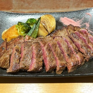 素材の旨味溢れるアメリカ産牛肉ステーキをご提供！コースでも◎