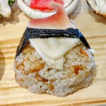 まるみや商店 - ホッキ炊込みおにぎり＋ホッキ