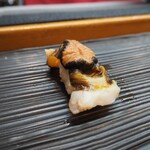 呉竹鮨 - 殻から出されたさざえ