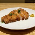 洋食 おがた - 250グラムほどはあるだろうか