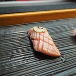 呉竹鮨 - 大トロは生か炙りが選べたので炙りに