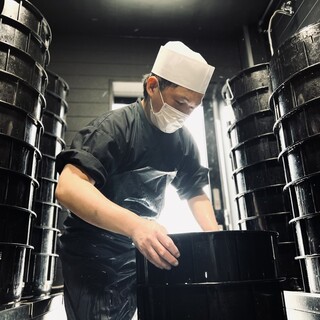 鮮度の高さに自信あり◆職人“鰻師”が活鰻を丁寧に捌きます