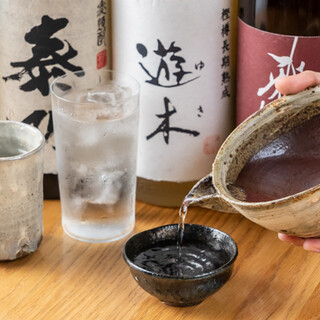 焼酎は約50種、日本酒は30～50種と、豊富な品揃えが自慢