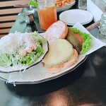 BLACK TAP Craft Burgers&Beer - 