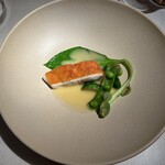 銀座 レカン - 「真鯛」
      天然真鯛 桜海老香るヴィエノワーズ
      ソースヴェルモット