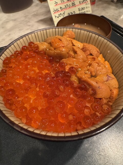 いくら丼ページです♡ ぺりーのいくら丼 (ぺりーのいくらどん) - 日本橋/海鮮丼