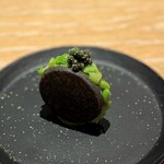 マンサルヴァ - グリーンピース・黒胡麻・キャビア。
      お豆のいいお味と、セサミの香ばしさで、相変わらずアミューズから素晴らしい。