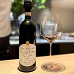 マンサルヴァ - メインが豚のコンフィなので、この日はブルネッロ。
      しかも、好きな作り手のマストロヤンニ♪
      タンニンはもちろんありますが、殊更の主張はなく、豚の脂を切ってくれる程度の絶妙な塩梅♪
      美味しいねぇ。