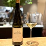 マンサルヴァ - オーストリアのリースリング。
      なんだかハーブ感がすごいですねぇ。ミネラリーでもあるので海老にも合いますし、ちょっと優雅さがあります。