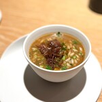 マンサルヴァ - 螢烏賊と芹のカルドソ。
      カルドソって、日本人的に本当においしい料理です(^^)
      大粒のカルナローリ米が合いますし、本場のスペインへ行っても、螢烏賊＆芹では食べられませんからね。
      最高です♪