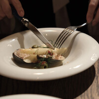 TOKYO Whisky Library - はまぐりとホワイトアスパラのマリカッセ サフラン香るアイオリソース