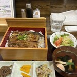 味亭花の家 - 鰻全容