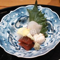日本料理「弁慶」 - お造り マグロ　ホタテ炙り　鯛