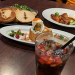 カラオケパセラ - 右奥、グレミオのシチュー。