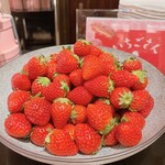 ロビーラウンジ 「マーブルラウンジ」 ヒルトン東京 - てんこ盛りのいちご