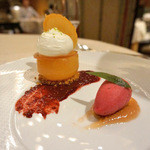 ラ・ベ - ピーチの香り高いポッシェ　ラズベリーのコンフィチュール