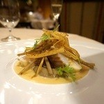 ラ・ベ - 松皮カレイとフュメバター　夏ごぼうのクミン風味　ヴァンジョーヌとクルミオイル 