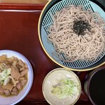 山田うどん食堂 - 料理写真:生そば大盛り490円？プラスもつ煮370円？