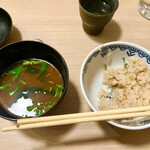 酒亭 ぷくぷく - 赤出汁と共に。