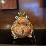Bistro Q - 奥に鎮座するカエルさん