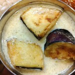 スパイス料理ナッラマナム - シラスとナスのグリーン