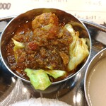 スパイス料理ナッラマナム - ポークと春キャベツ