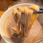 いかれたヌードル フィッシュトンズ - 麺リフト