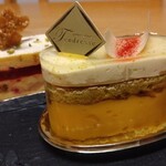 パティスリー タンドレス - ファンテジー 1040円（奥）ピエモン 930円（手前）