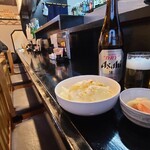 炭焼 銀 - ①ザク切り甘藍【お通し2品】(税込450円)
②玉葱&人参のコールスロー
お酒①アサヒスーパードライ(瓶ビール、アサヒビール)(税込700円)