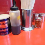 ラーメン二郎 - 卓上調味料