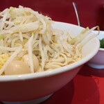 ラーメン二郎 - ラーメン半分＋青ネギショウガ半分