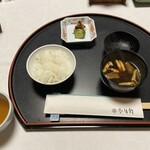 水明館 - 止椀の赤だしとご飯と香の物です｡お腹いっぱいになりました。